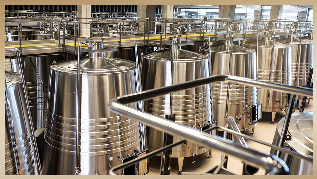 Stainless steel tanks for aging wine